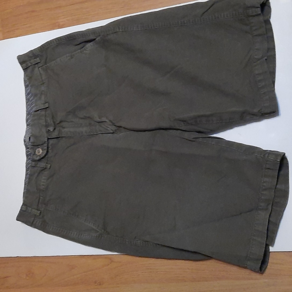 Men's Trovare size 33 khaki dress shorts. Interamente lavorato in Italia